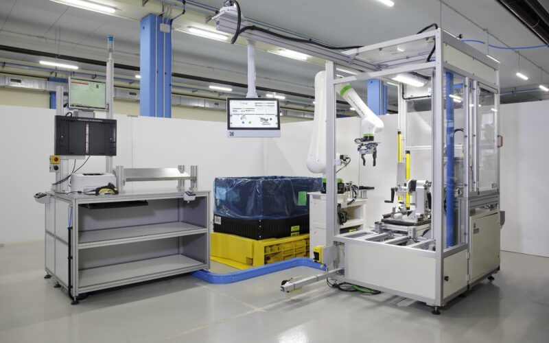 INTEGRAZIONE COBOT PER LO SCARICO DI UN COMPONENTE AUTOMOTIVE